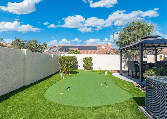 Holiday home Oasis With Pool And Theater-style Media Mesa