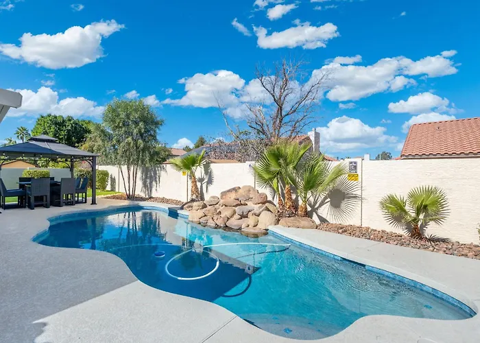 Oasis With Pool And Theater-style Media Holiday home
