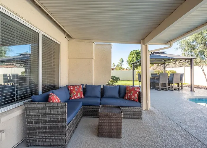 Oasis With Pool And Theater-style Media Holiday home *